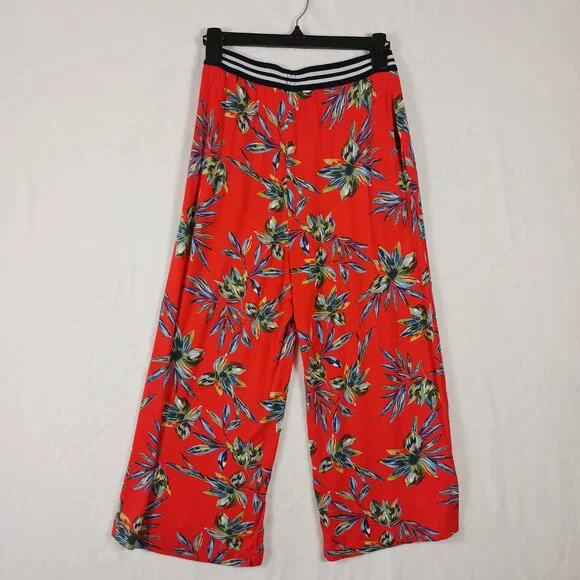Lascana Capri's & Top Set Size 6 Red Floral Print Wide Leg Capris. Short Sleeve - Picture 4 of 16